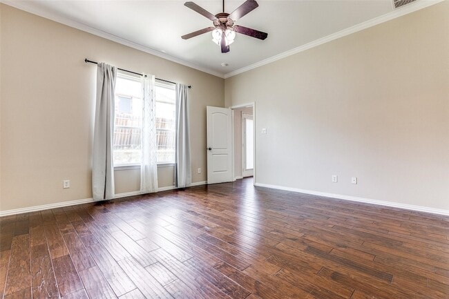 Building Photo - 14625 Riverside Dr