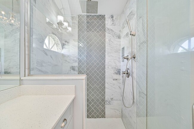 Building Photo - 4 Bed/ 2 Bath ~ Single Family Pool Home in San Carlos Park!