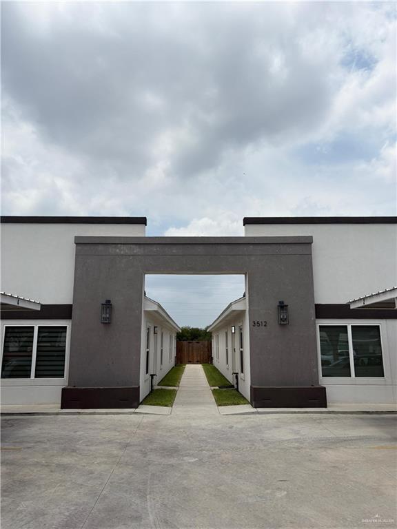 Building Photo - 16 South Dr