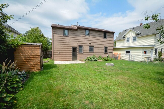 Building Photo - Beautiful 2-story home in Slatterly Park neighborhood!