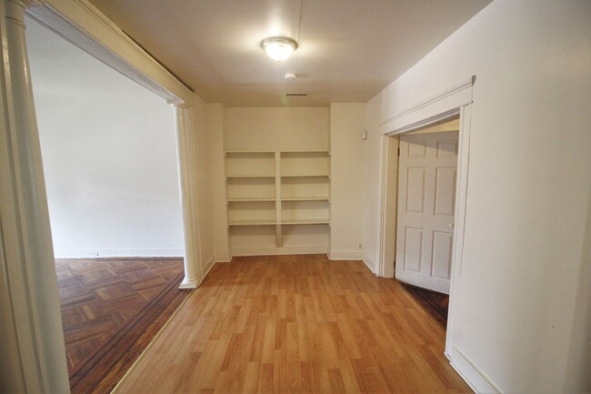 Building Photo - 2025/2026 JHU Off-Campus Awesome 6bd/3ba s...