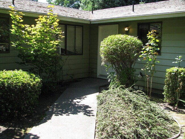 Building Photo - 12859 NW Dogwood St