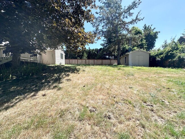 Building Photo - Gorgeous 3 Bed 2 Bath w/ Brand New Deck Patio Home in Cedar Hills! MOVE IN SPECIAL!