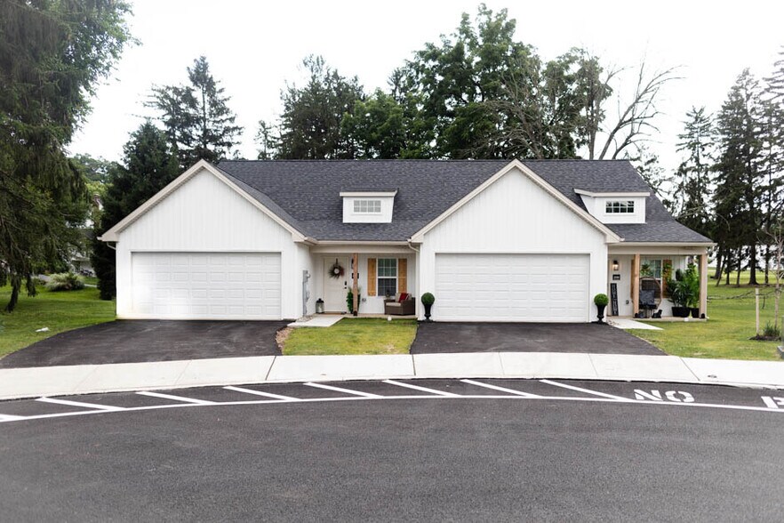 Building Photo - 2585 Emma Ln