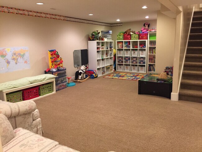 Building Photo - Large Family Lehi Home available now!