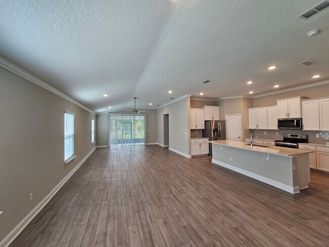 Building Photo - Sawmill Branch 4 Bedroom 2 Bath 3 Car Gara...