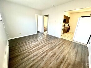 Building Photo - Spacious 2 bed