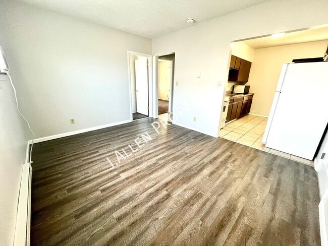 Building Photo - Spacious 2 bed