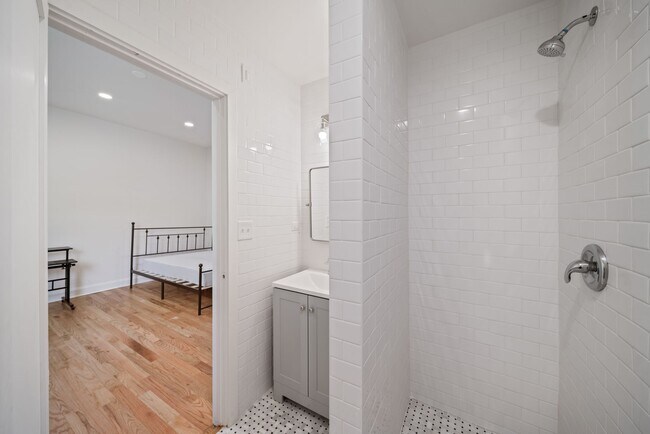 Building Photo - 1118 Garnett Pl