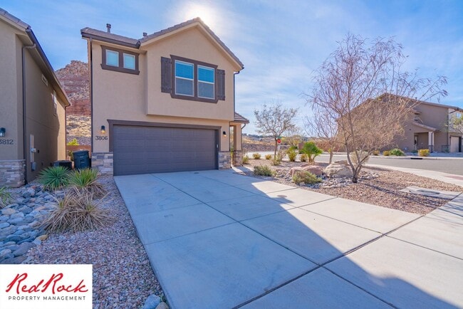 Building Photo - 4 Bed/2.5 Bath Desert Bluff Townhome!