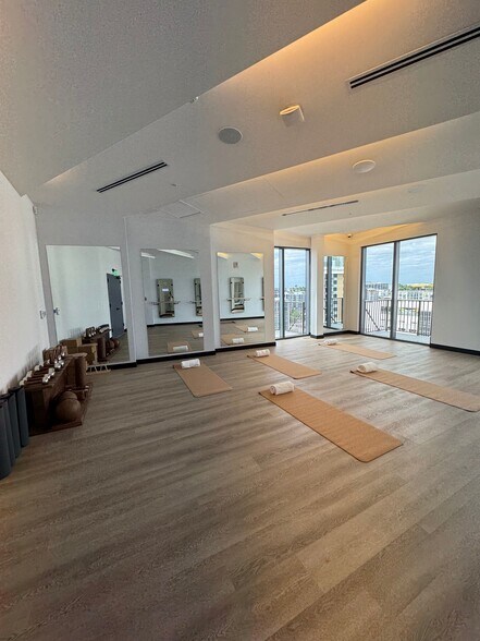 Building Photo - 132 NE 22nd St