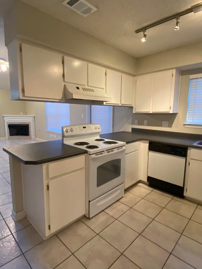 Building Photo - 2507 Golden Park Ln