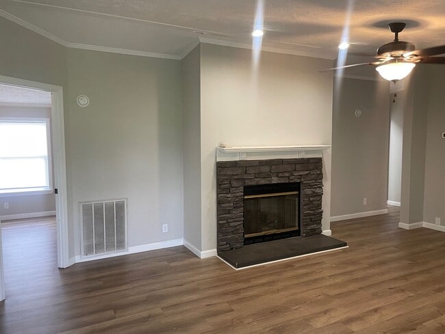 Building Photo - Beautiful 3 Bed, 2.5 Bath Home located in ...