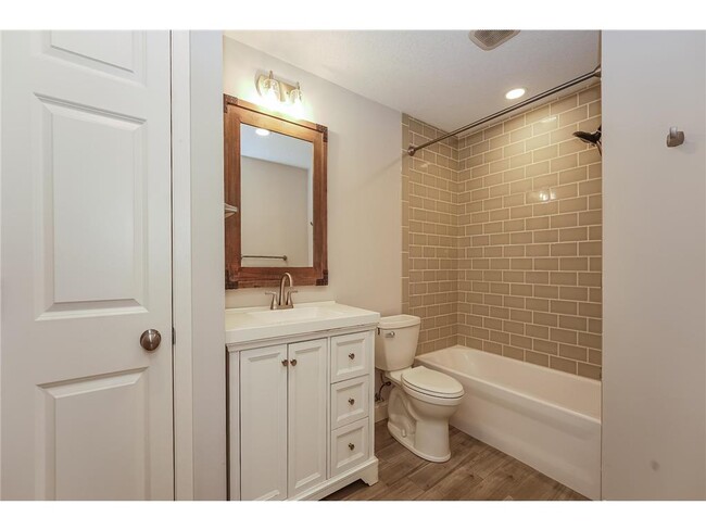 Building Photo - 5928 York Ave S