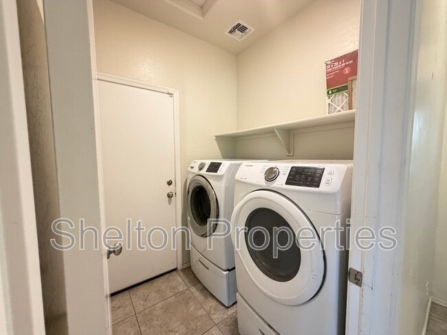 Building Photo - 25681 W Desert Dr