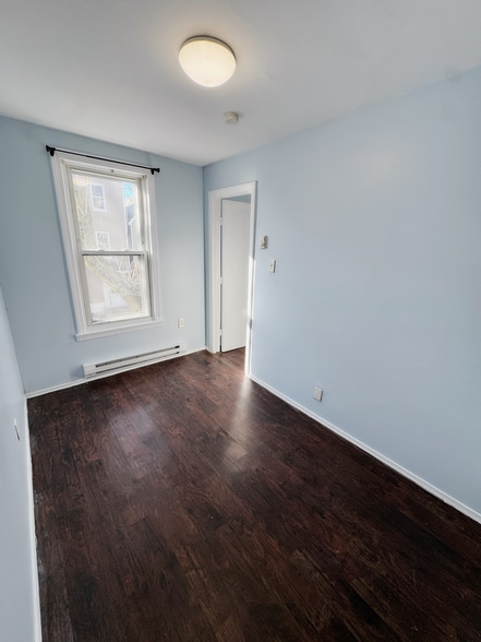 Building Photo - 128 Putnam St