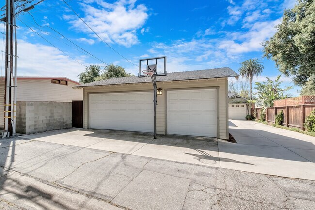 Building Photo - 715-712 Ocean View Ave