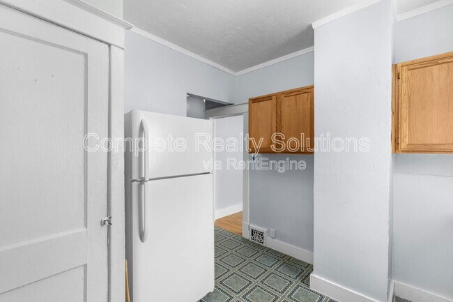 Building Photo - 8896 Alva Ave