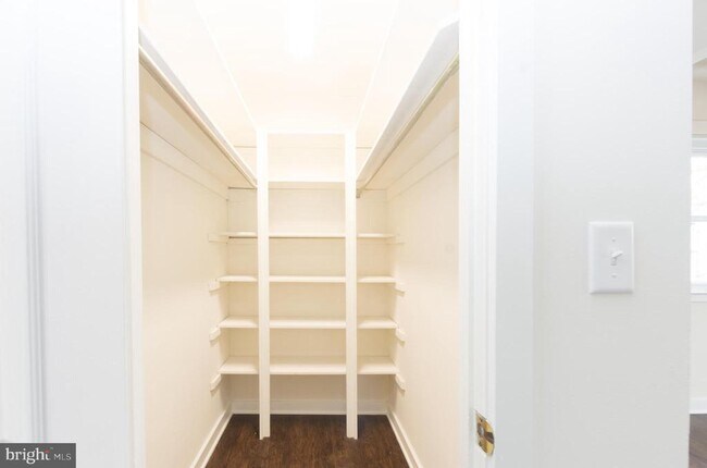 Building Photo - 431 Main St