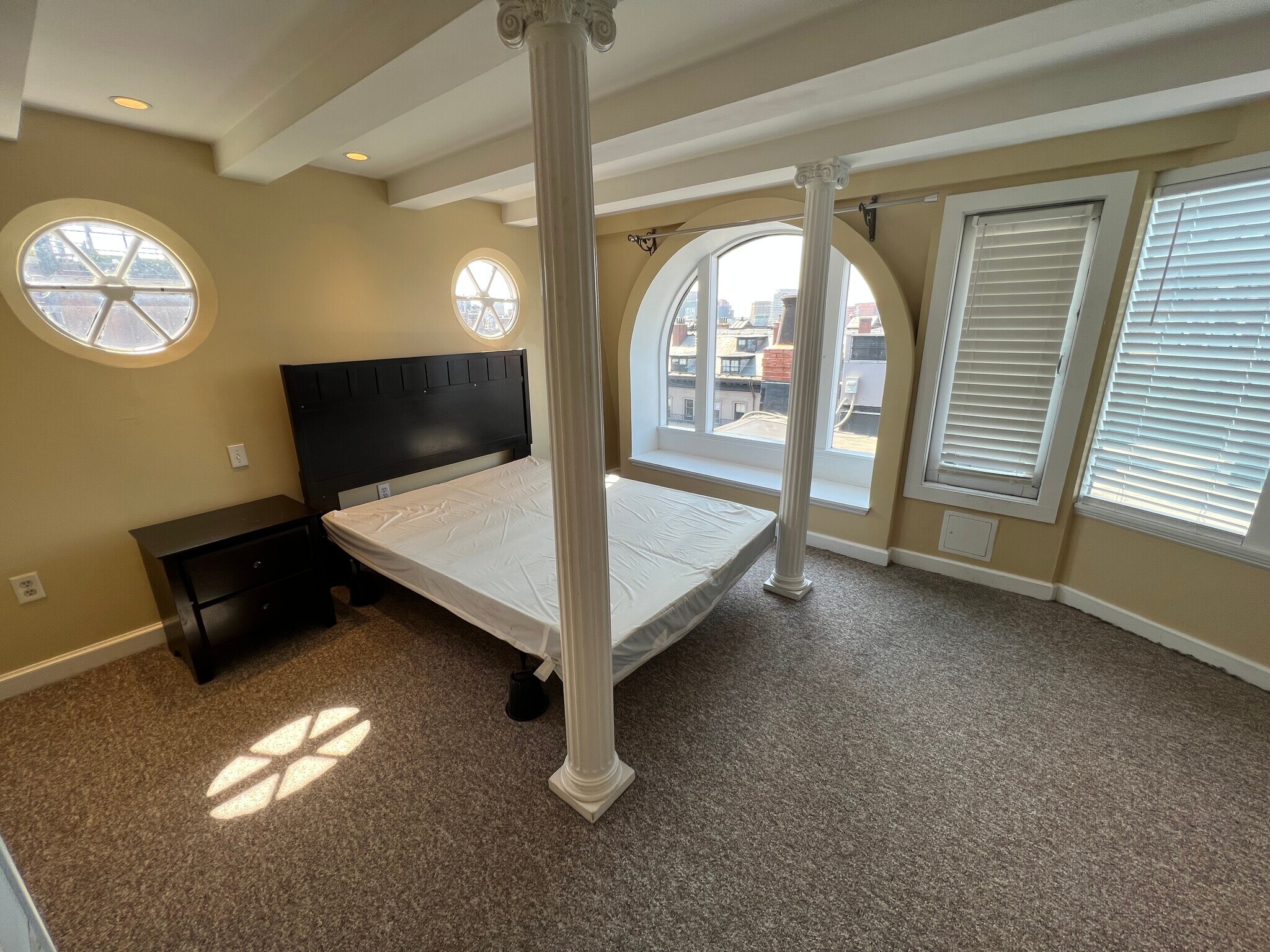 Building Photo - 117 Beacon St