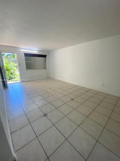 Building Photo - 1350 NE 119th St