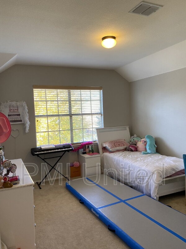 Building Photo - 15620 Gatehouse Dr