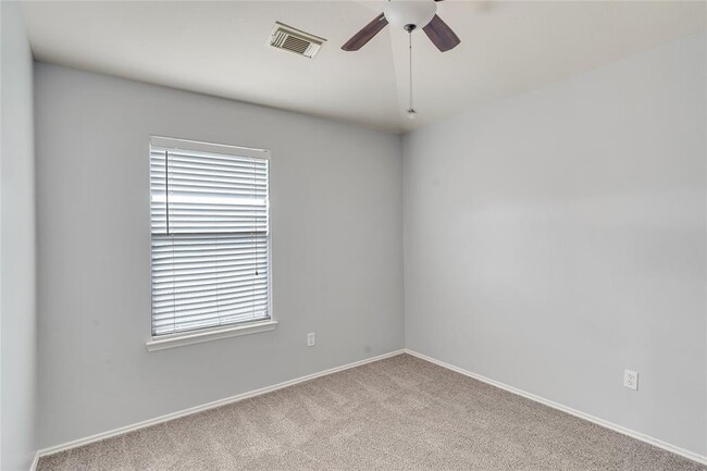 Building Photo - 24422 Lakecrest Village Dr
