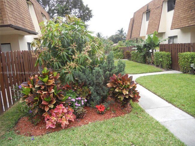 Primary Photo - 129 San Remo Blvd