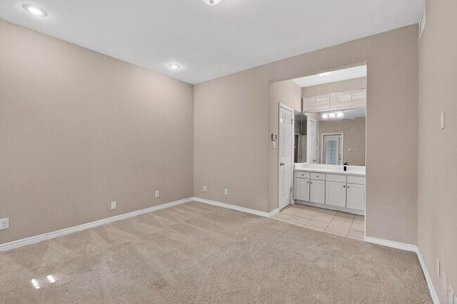 Building Photo - 3105 San Jacinto St