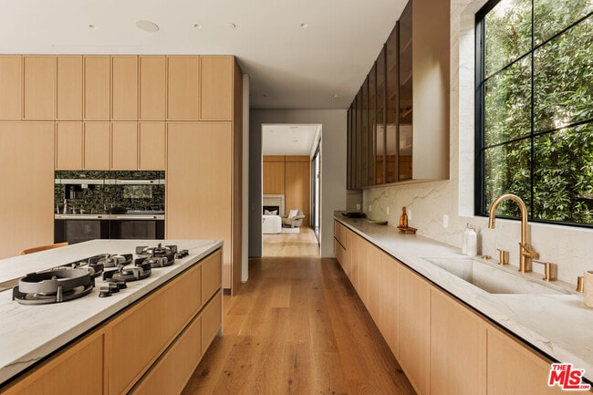 Building Photo - 11937 Addison St