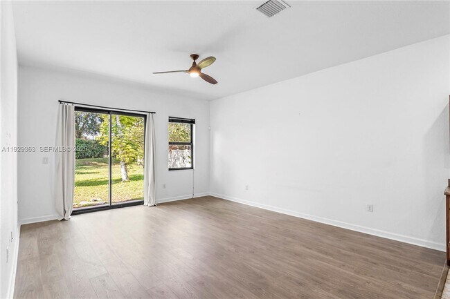 Building Photo - 3560 W 88th St