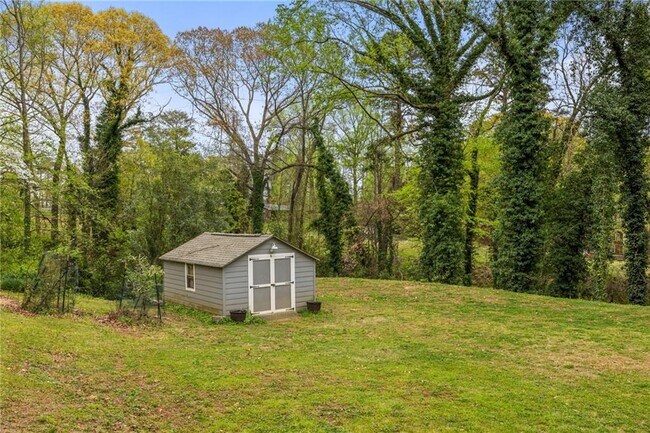 Building Photo - 2341 Elmwood Cir SE