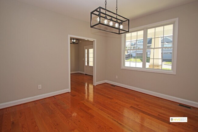 Building Photo - Upscale rental in Harrisonburg!