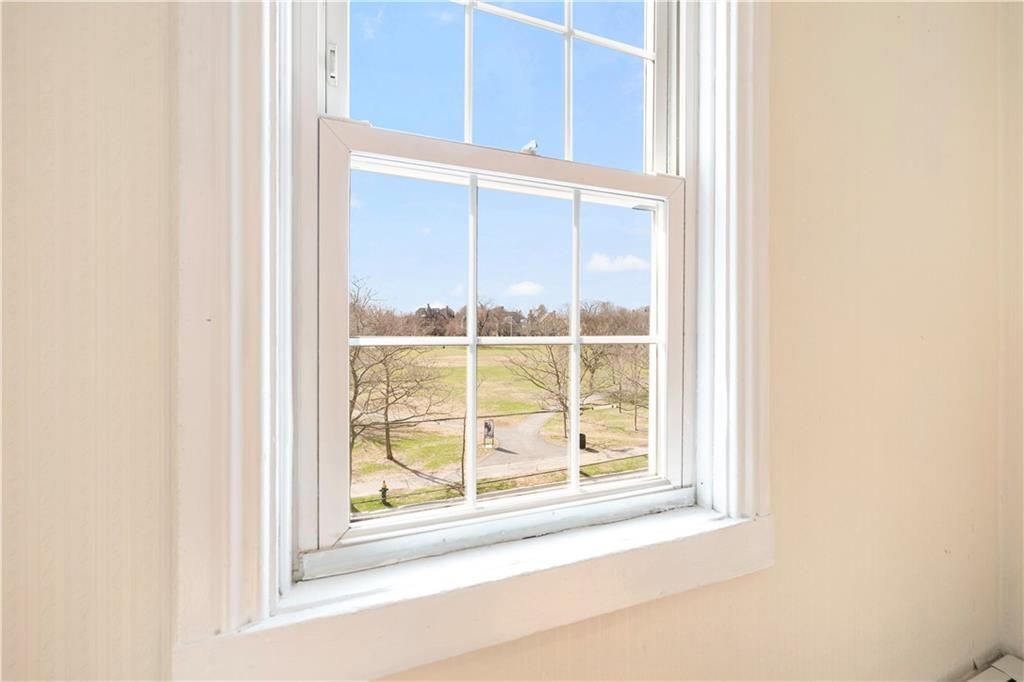 Building Photo - 104 Dexter St