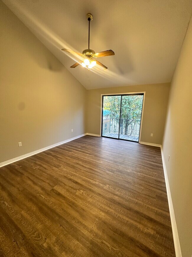 Building Photo - 20 Knights Cove