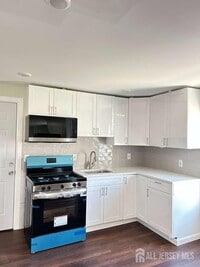 Building Photo - 8 Hampton St