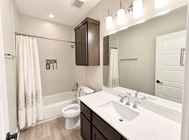 Building Photo - 6504 Trissino Dr