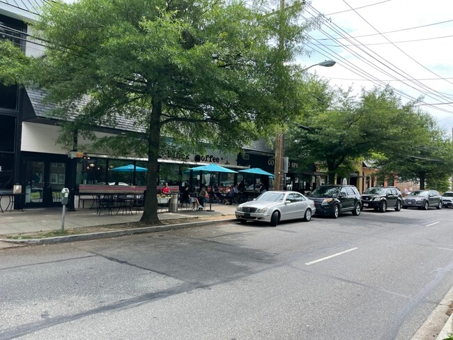 Outdoor coffee restaurant area along MacArthur Blvd (0.5 miles west of our condo) - 4555 MacArthur Blvd NW