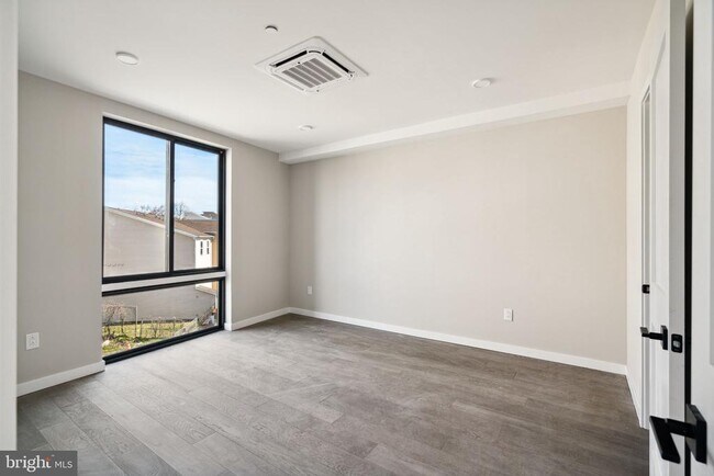 Building Photo - 1648 Ridge Ave