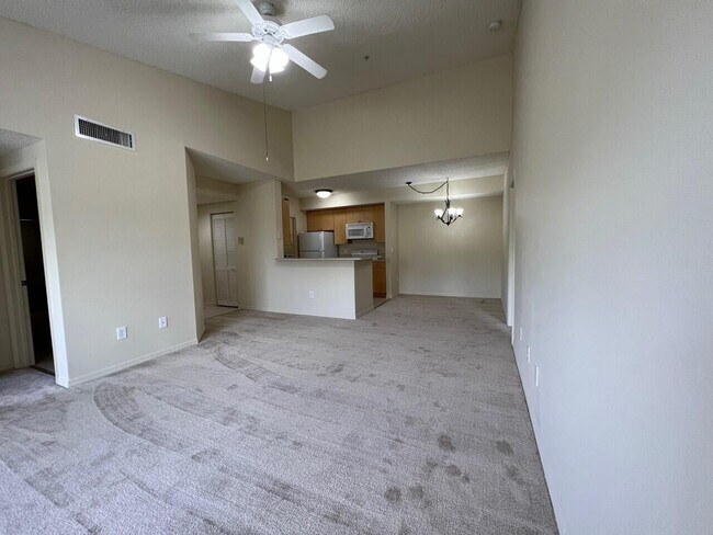 Building Photo - 5016 Lantana Rd