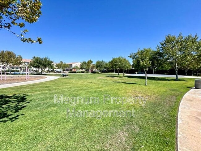 Building Photo - 40372 Calle Real