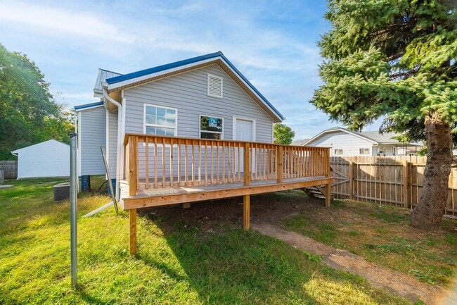 Building Photo - 465 Brehl Ave