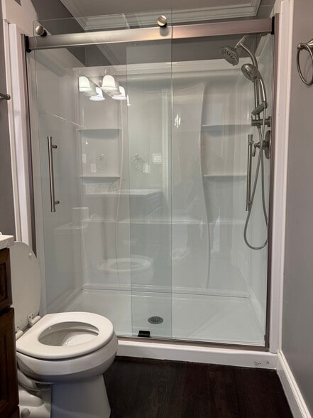 Master Bath - 304 Queen Victoria Way