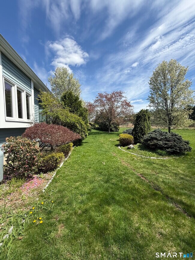 Building Photo - 504 Sandstone Dr