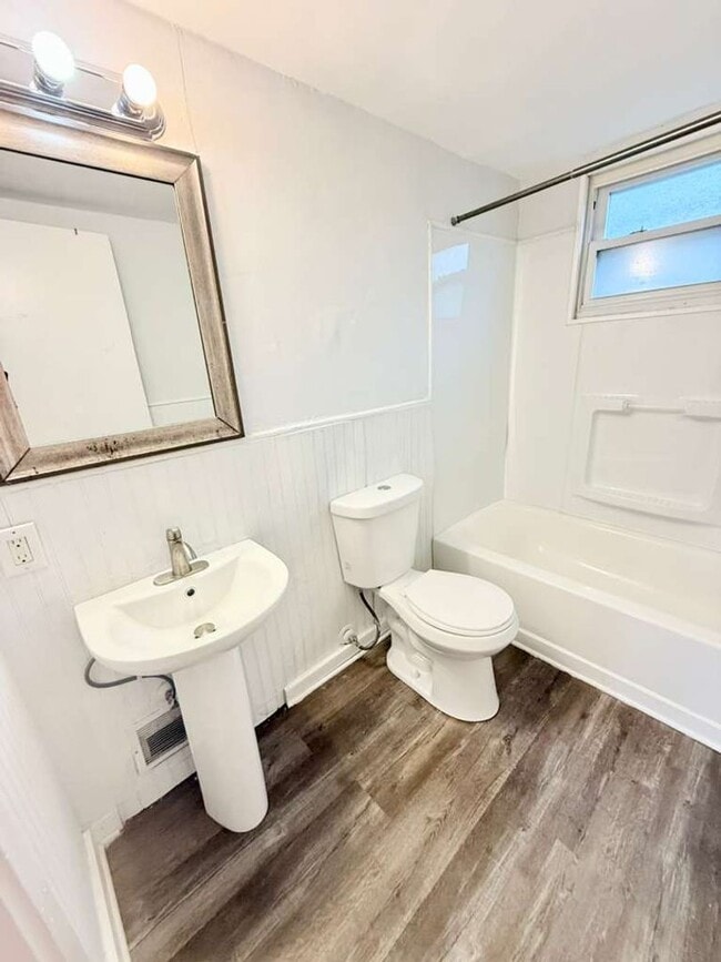 Building Photo - Beautiful and Fully renovated 4bd 2ba house in Penn Hills!