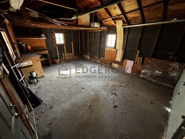 Building Photo - 901 Cricklewood St SW