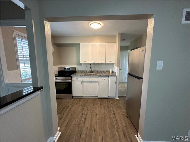Building Photo - 815 Fontaine Pl