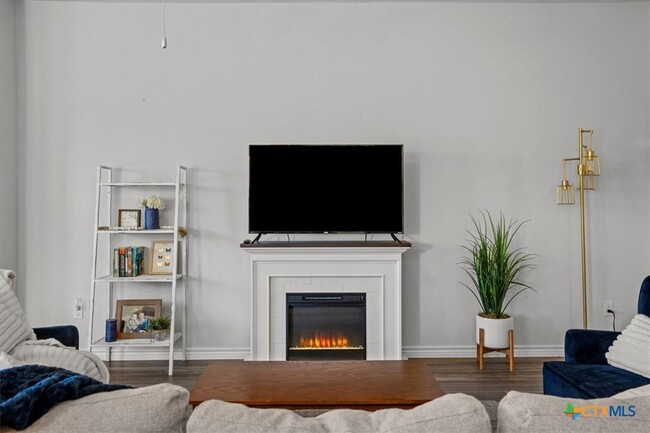 Building Photo - 3885 Lorenzen Ct