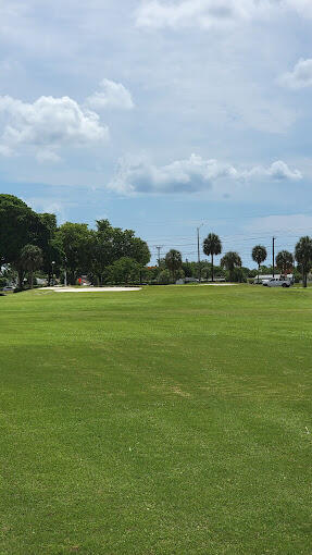 Building Photo - 1010 Country Club Dr