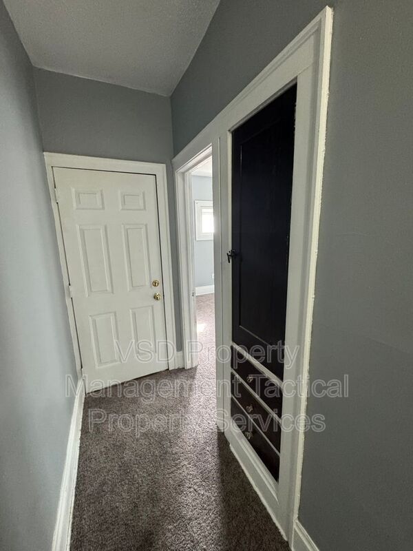 Building Photo - 3289 E 143rd St